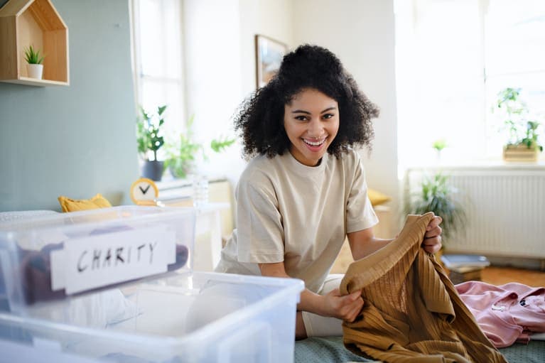 6 Keys to Living a Minimalistic Lifestyle Featured Image