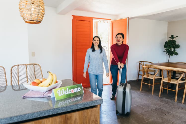 Maximising Airbnb Hosting Experience with Holloway Featured Image