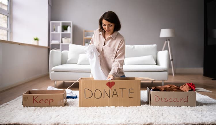 6 Easy Ways to Declutter Your Home and Free Up Space Featured Image